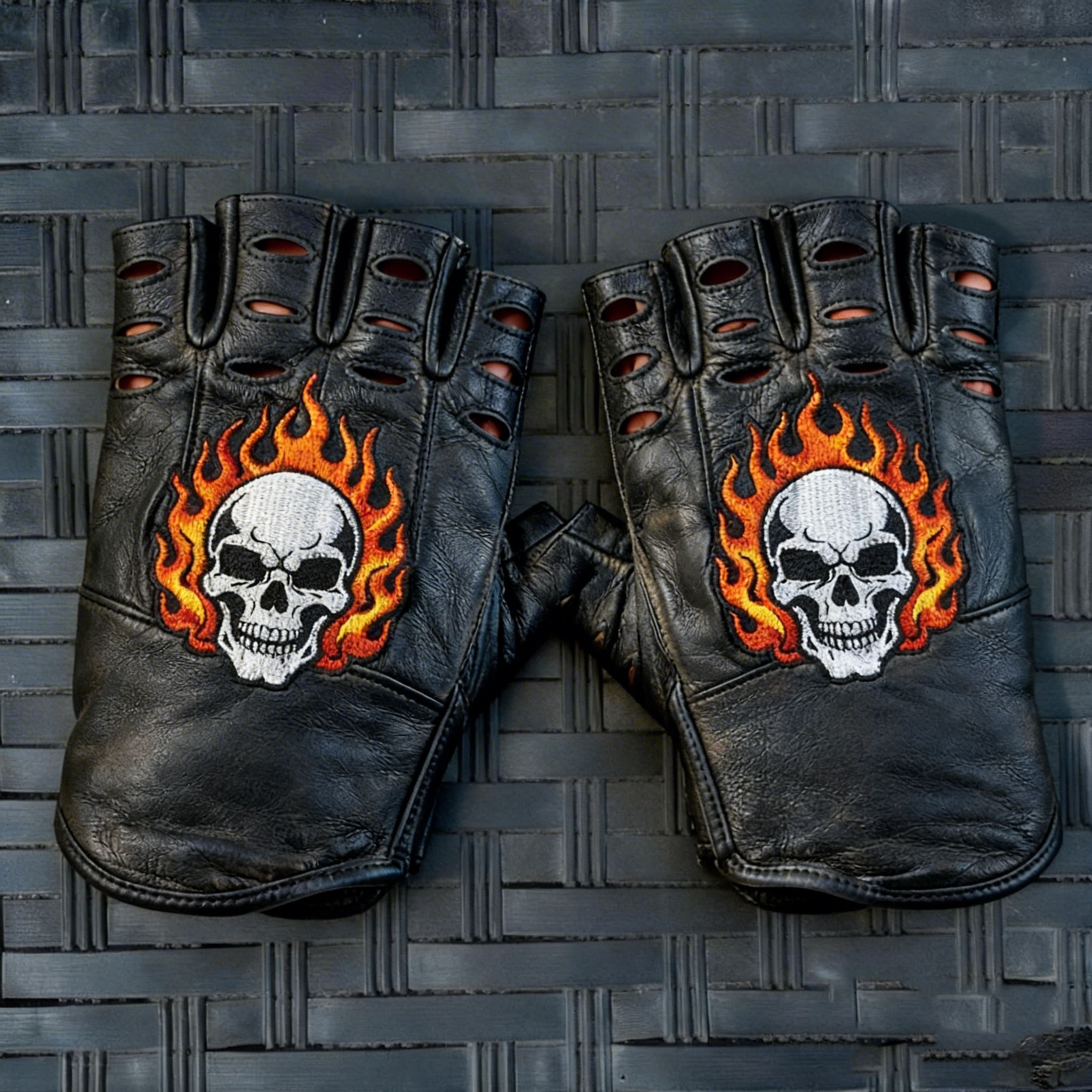 Vintage Biker Half Gloves for Motorcycle Enthusiasts