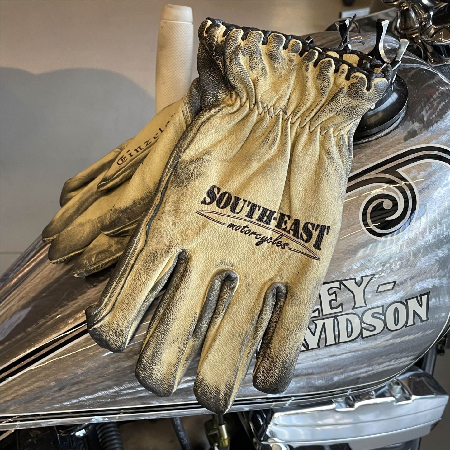 Vintage Distressed Bone White Leather Scuffed Finish Biker Gloves