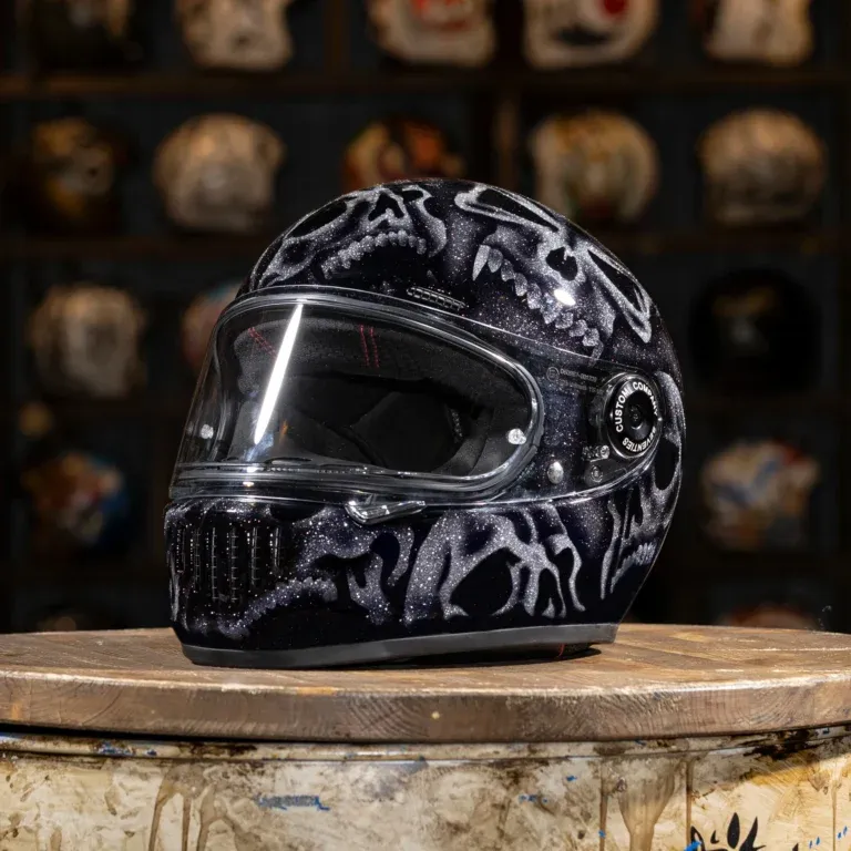 Retro Metal Flake Silver Glitter Skulls Full Face Helmet