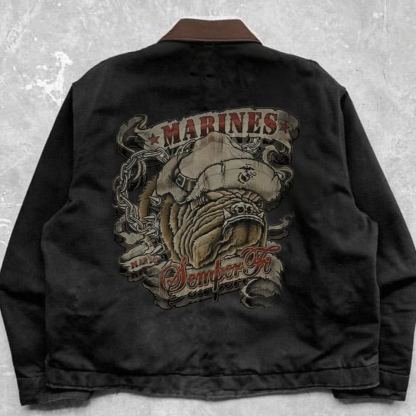 A retro and fierce fighting spirit is represented by the old-fashioned denim jacket with a demonic dog print.