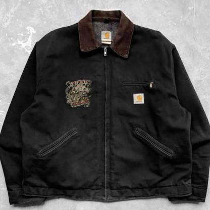 A retro and fierce fighting spirit is represented by the old-fashioned denim jacket with a demonic dog print.