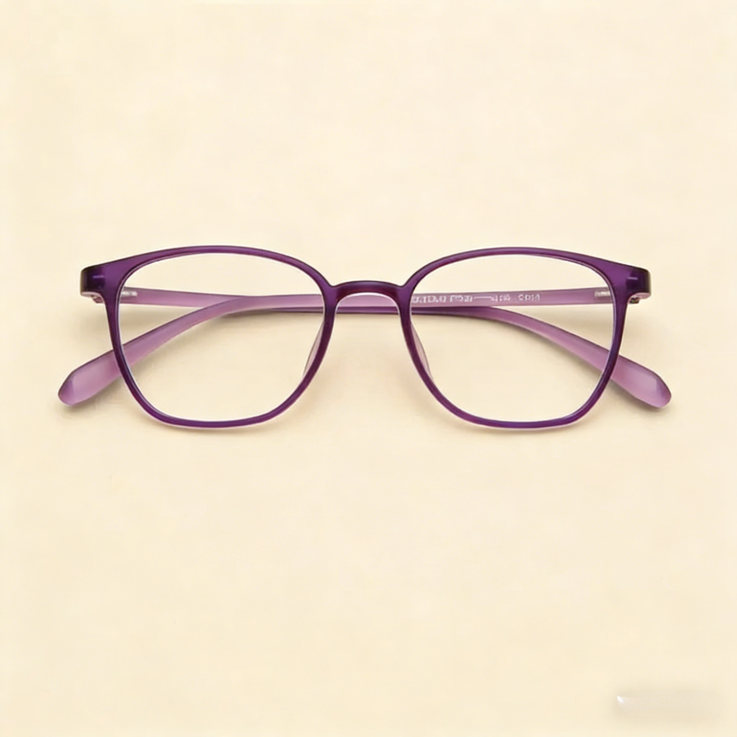 Ultralight, compact reading glasses with blue light filter