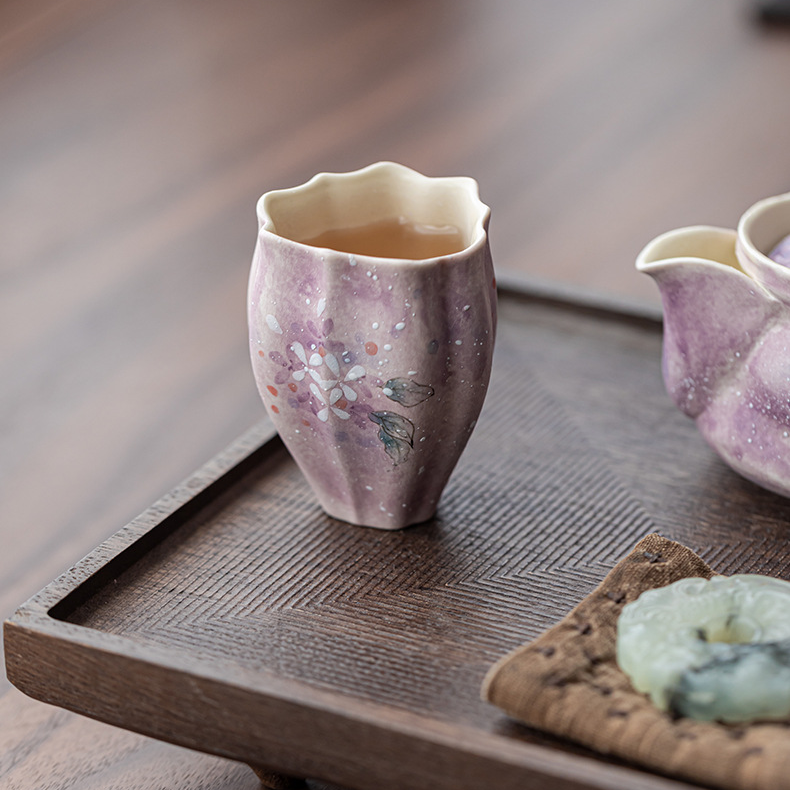Tasse à thé en écailles violettes peintes à la main avec hortensia sous glaçure, tasse d'hôte, tasse unique, tasse à thé exquise, service à thé Kung Fu pour dames