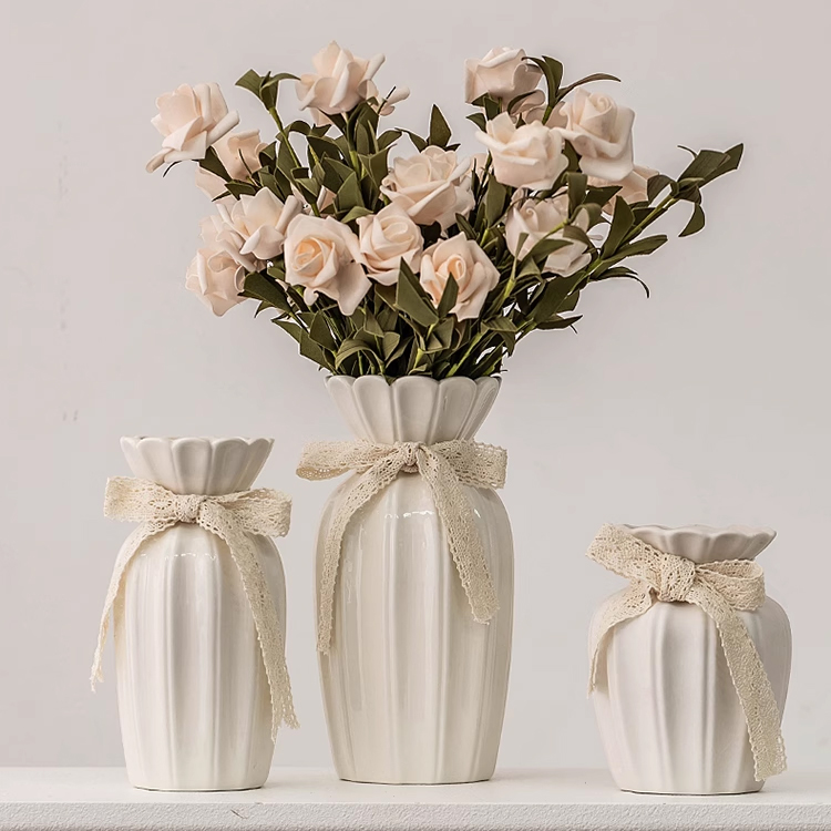 Európai stílusú rózsadíszítős váza