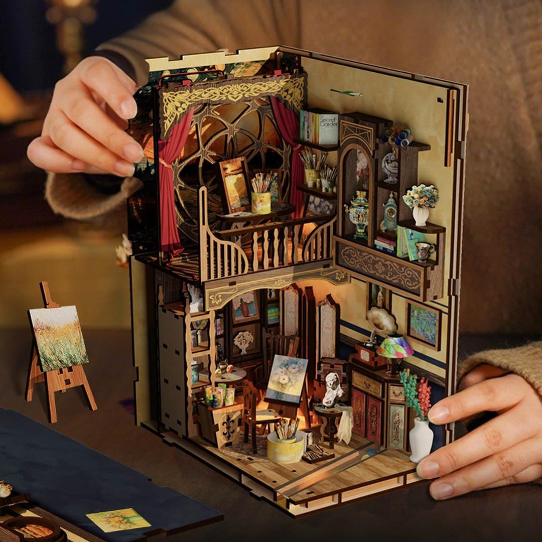 Van Gogh Studio DIY Book Nook Kit – Miniature Art Studio Bookshelf Scene