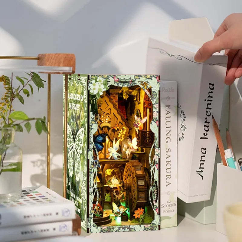 Book Nook - Secret World Of The Forest