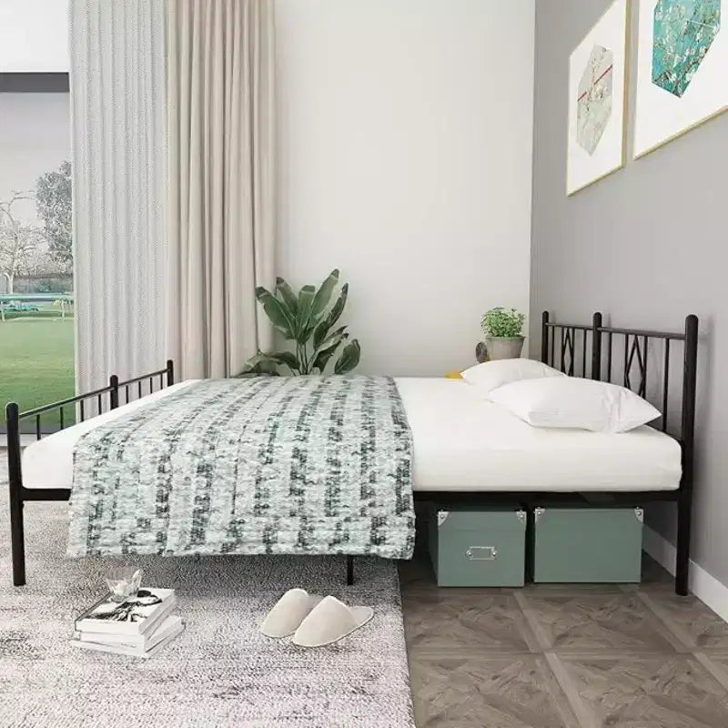 The Size Of A California King-sized Double Bed, With A Height Of 35.56 Cm, Is A Classic Metal Platform Bed Frame Mattress Base.