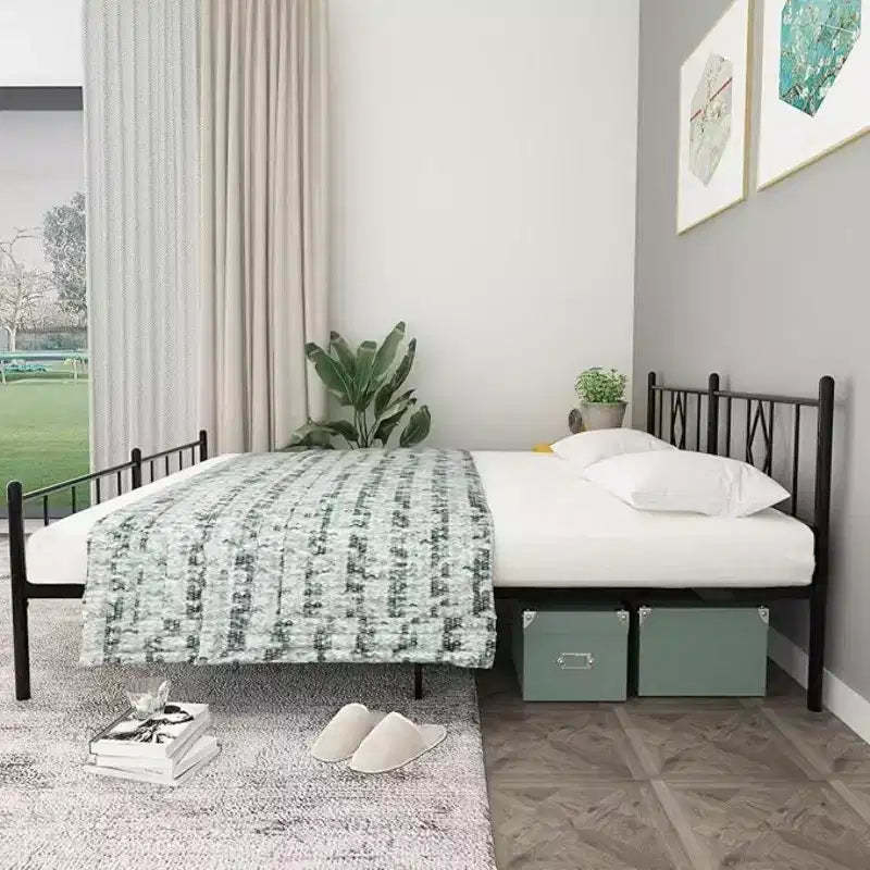 The Size Of A California King-sized Double Bed, With A Height Of 35.56 Cm, Is A Classic Metal Platform Bed Frame Mattress Base.