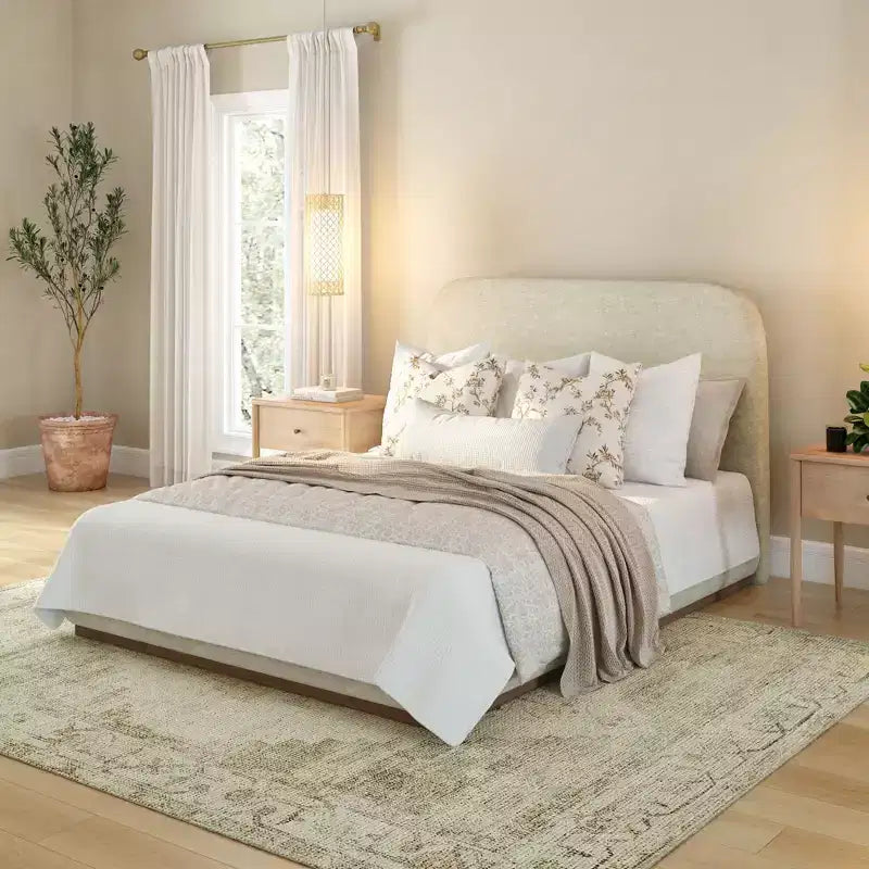 Ashland Upholstered Bed (Queen)
