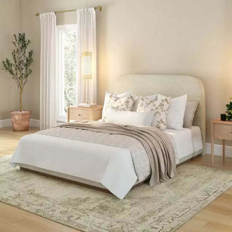 Ashland Upholstered Bed (Queen)