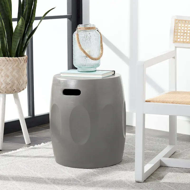 SAFAVIEH Zuri Concrete Indoor/ Outdoor Accent Table (Dark Grey) - 16W x 16D x 18H