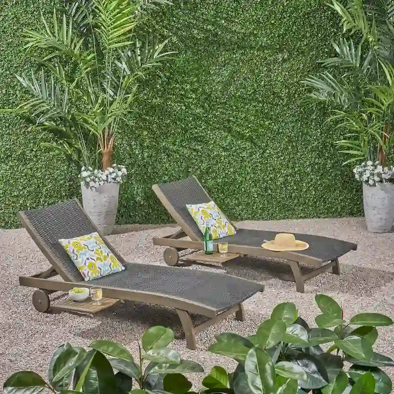 Banzai Chaise Lounge With Pull-Out Tray