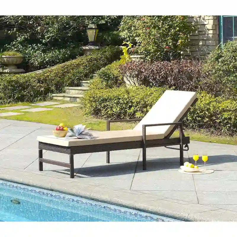 SAFAVIEH Outdoor Jolette Rattan Brown/ Red Sun Lounger - 80 x 28 x 39 - 80Wx28Dx39H