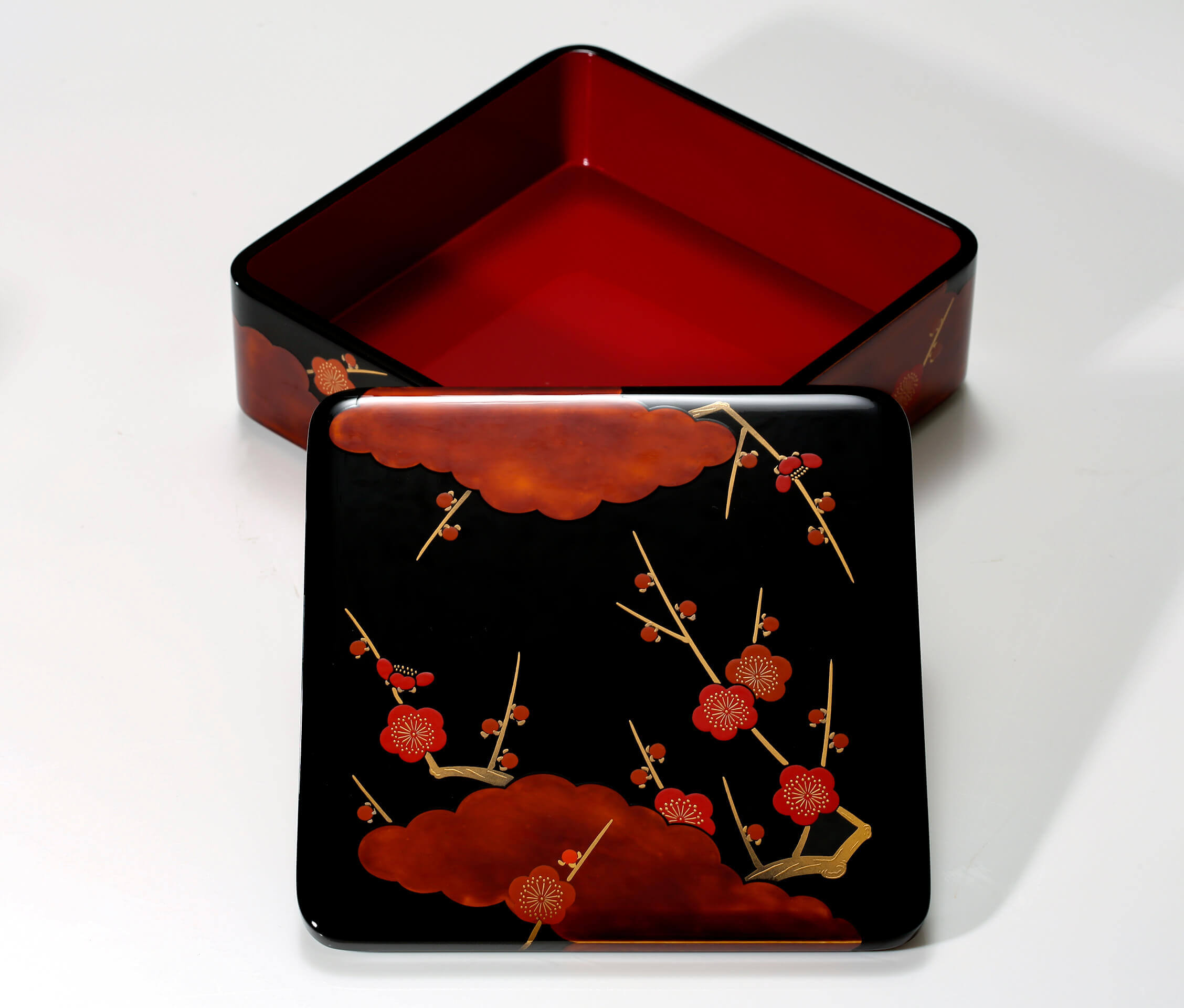 Yamada Heiando: Ninsei Ume Maki-e San-dan Ju