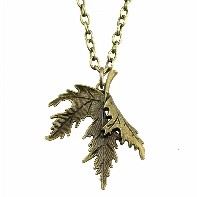 Drifting Maple Leaf Pendant-stylishnooks