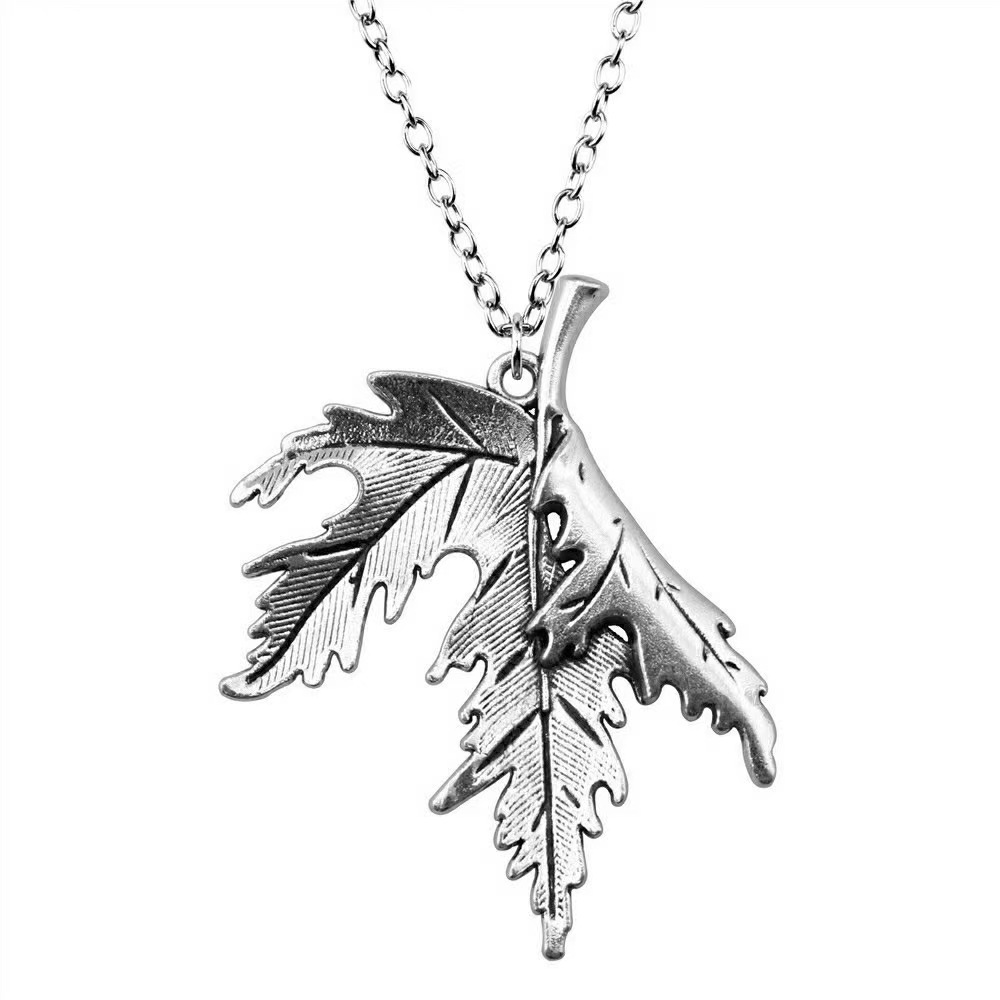 Drifting Maple Leaf Pendant-stylishnooks