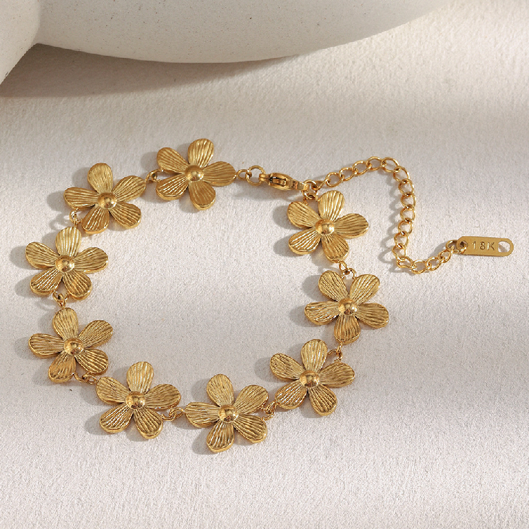 The Daisy Chain Bracelet