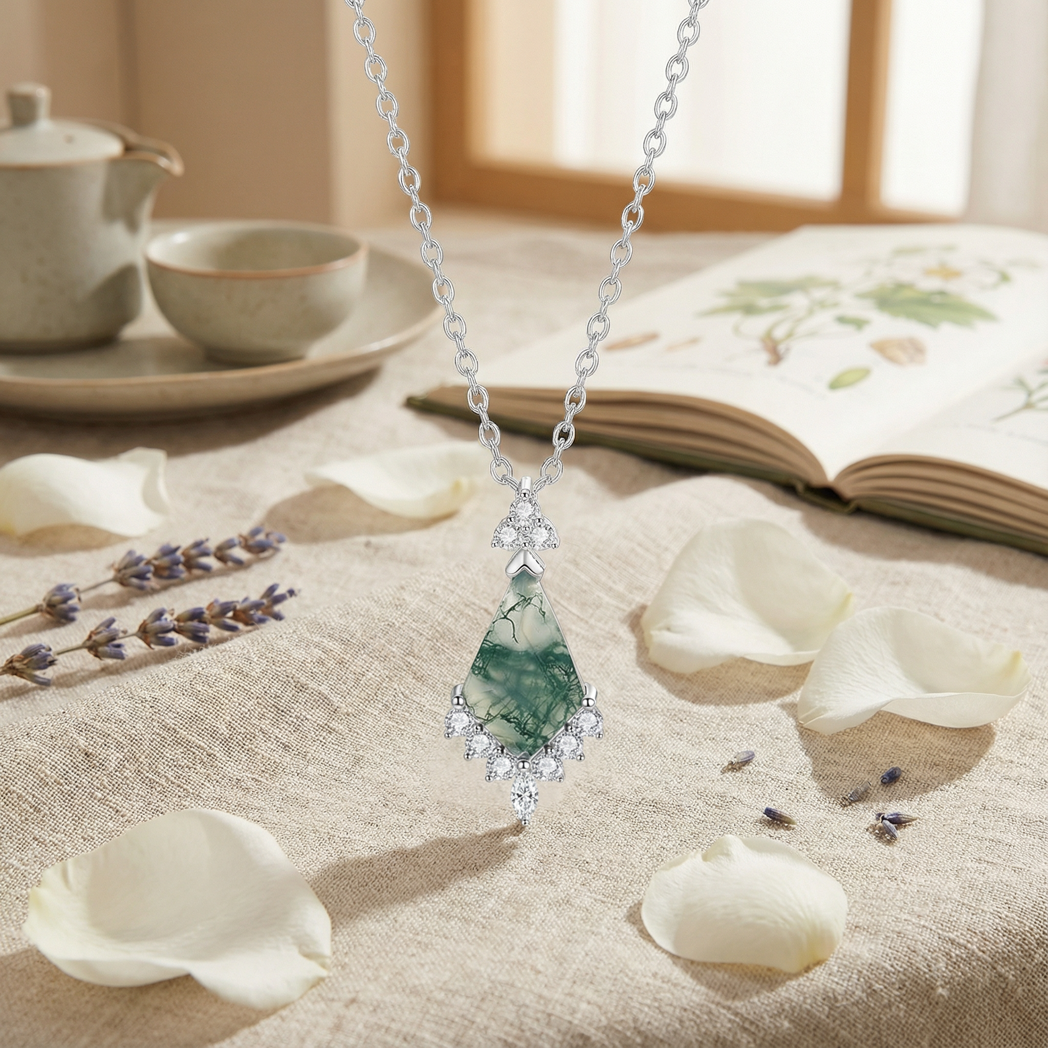 Fashionable Water Grass Agate Necklace