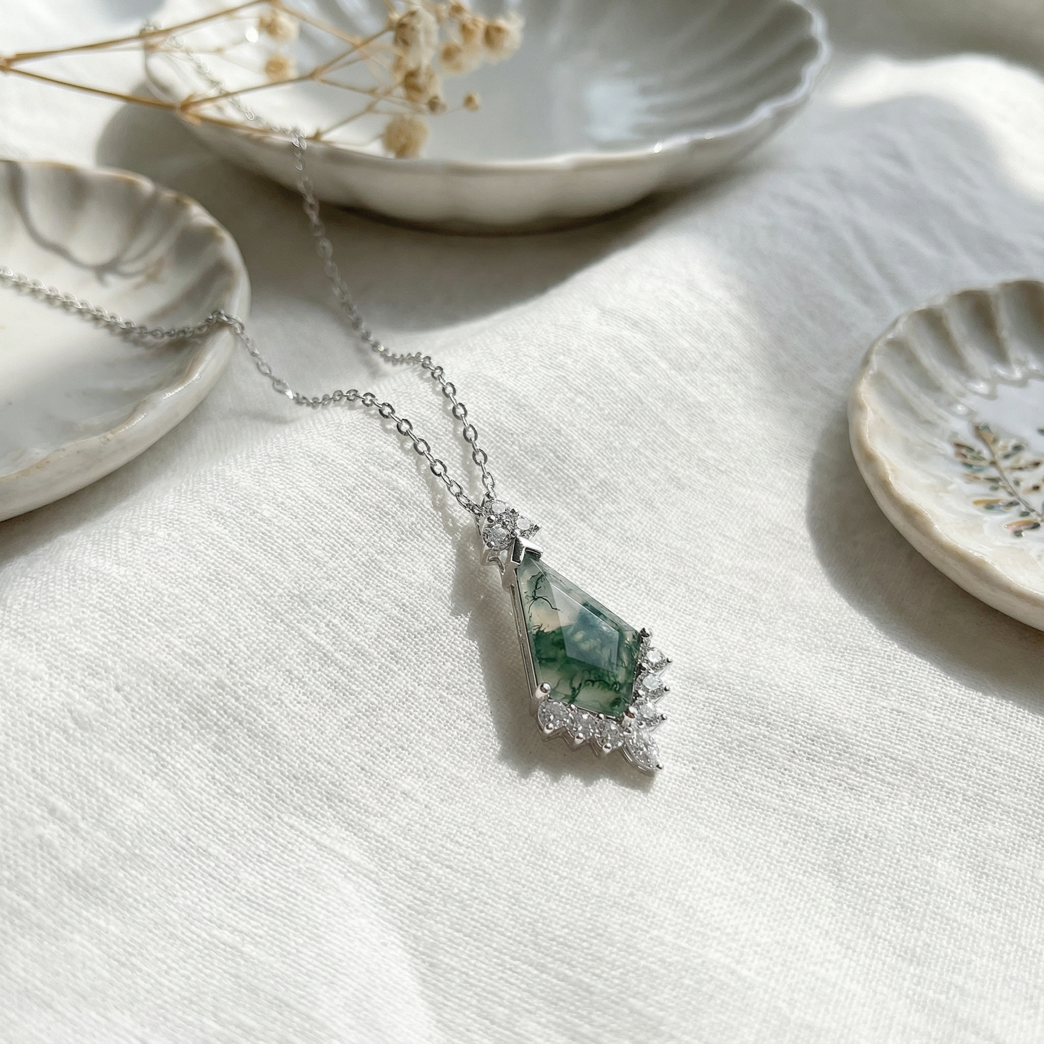 Fashionable Water Grass Agate Necklace