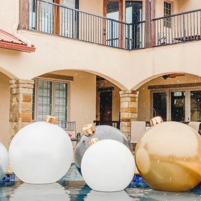 🎈Oversized Inflatable Christmas Ball Decoration-Claire Custom