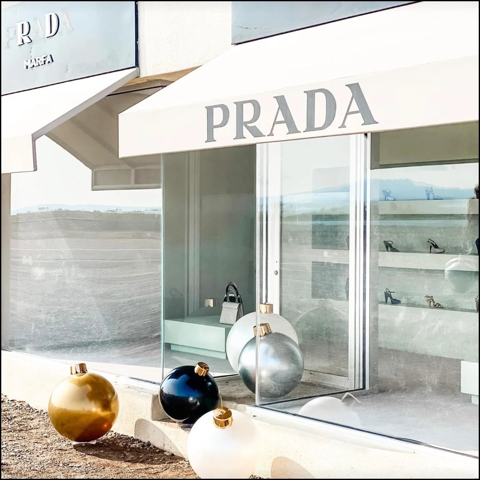 🎈Oversized Inflatable Christmas Ball Decoration-Claire Custom