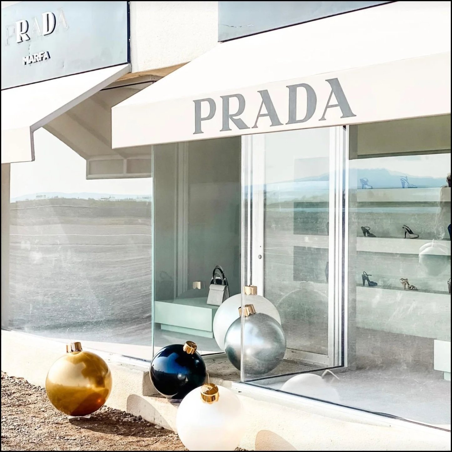 🎈Oversized Inflatable Christmas Ball Decoration-Claire Custom