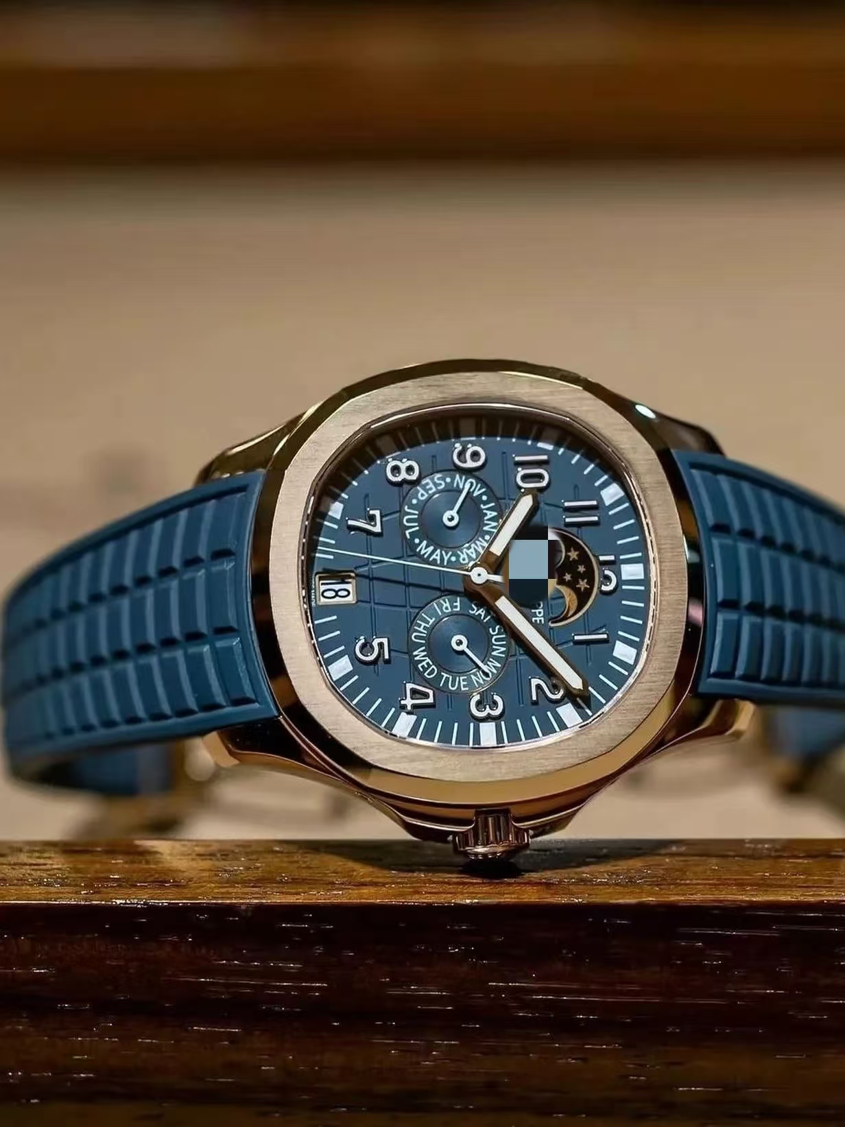 PP that can be worn by both men and women! 5261R blue-faced grenade is the real all-match king