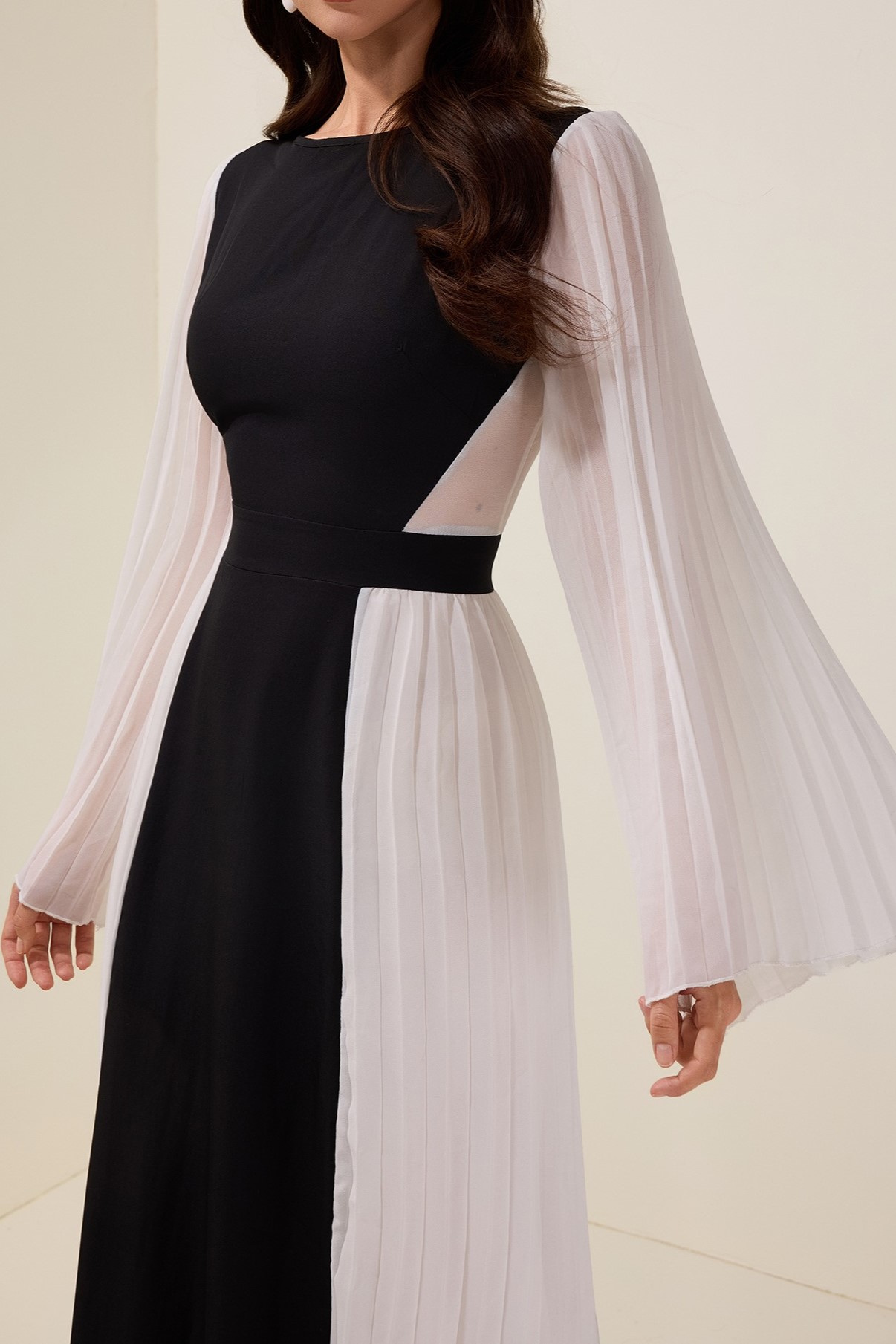 Contrast Color Splicing Pleated Maxi Dress