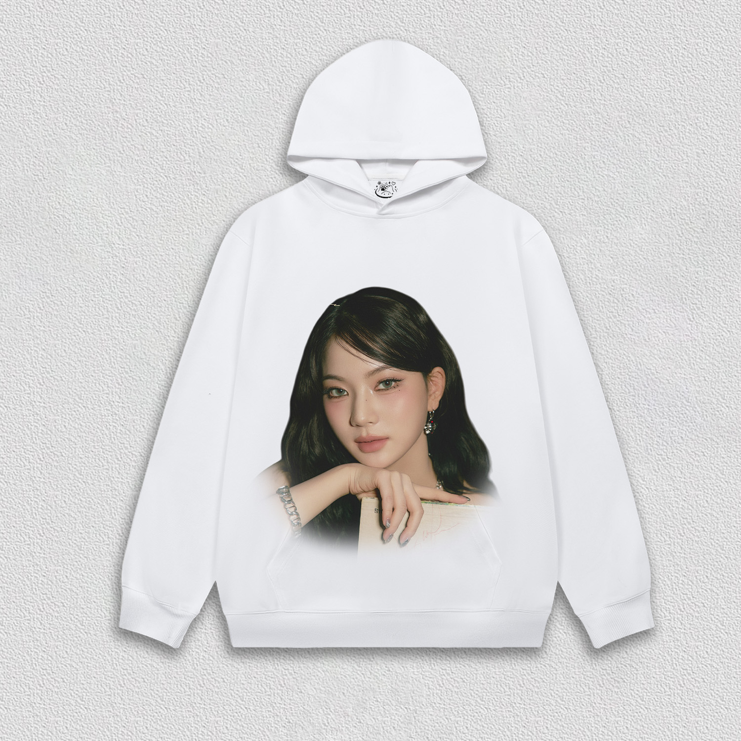 STAYC ISA-Now Tuning 111.2 MHz HOODIES