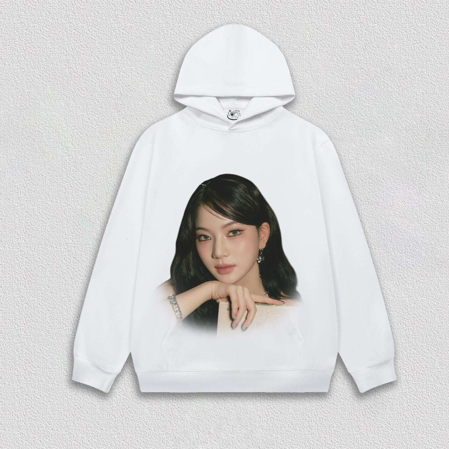 STAYC ISA-Now Tuning 111.2 MHz HOODIES