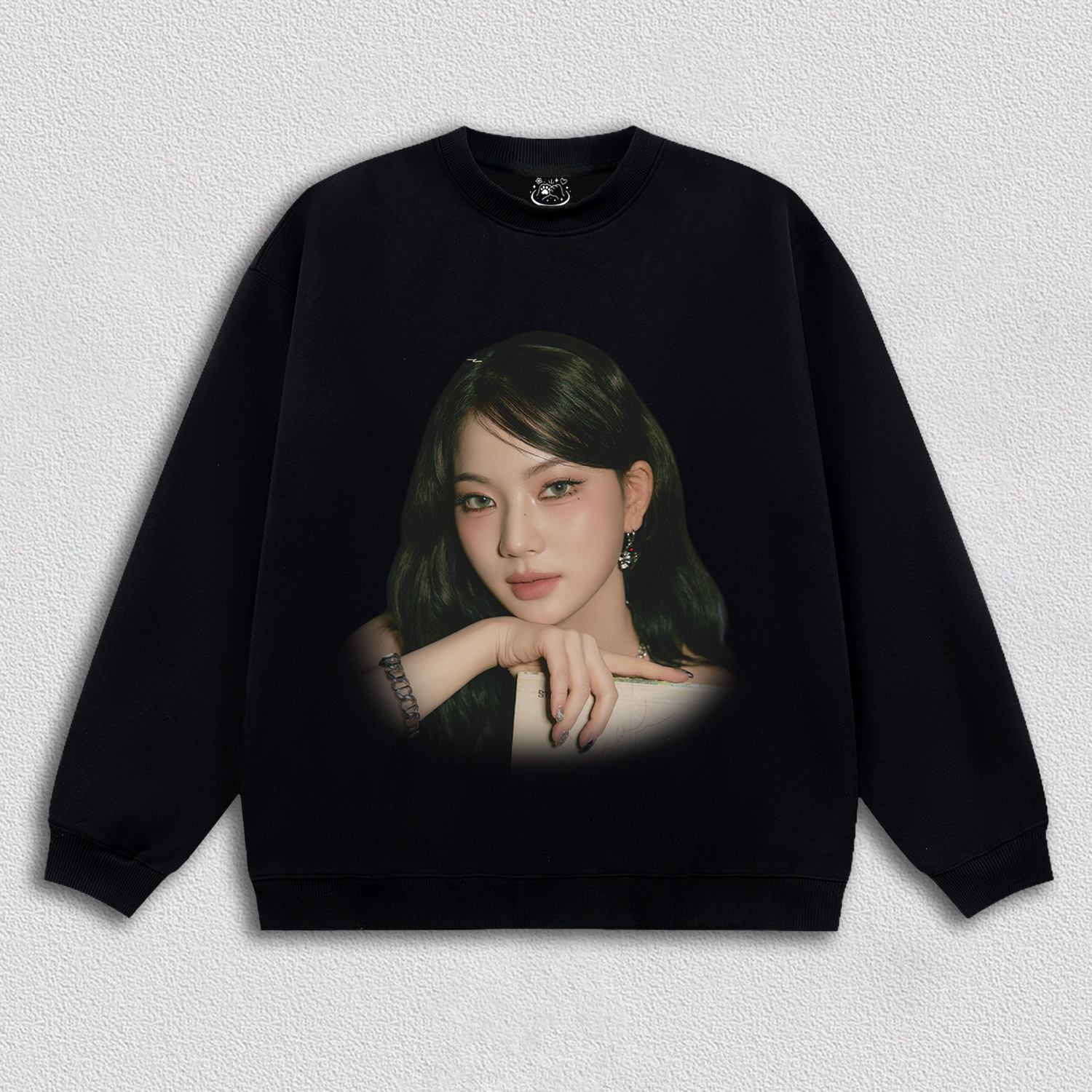 STAYC ISA-Now Tuning 111.2 MHz HOODIES