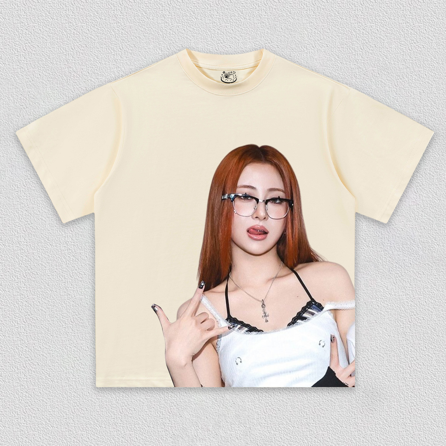 LE SSERAFIM yunjin TEE – onlynicer
