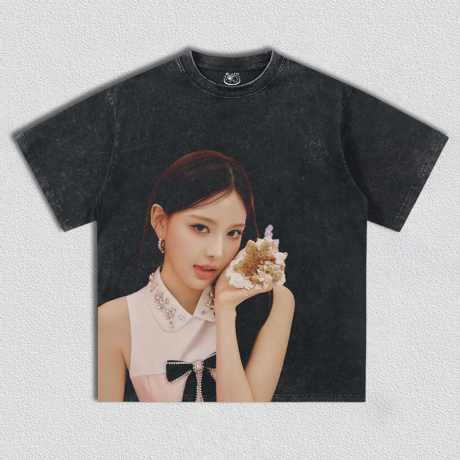 izna BANG JEE MIN TEE