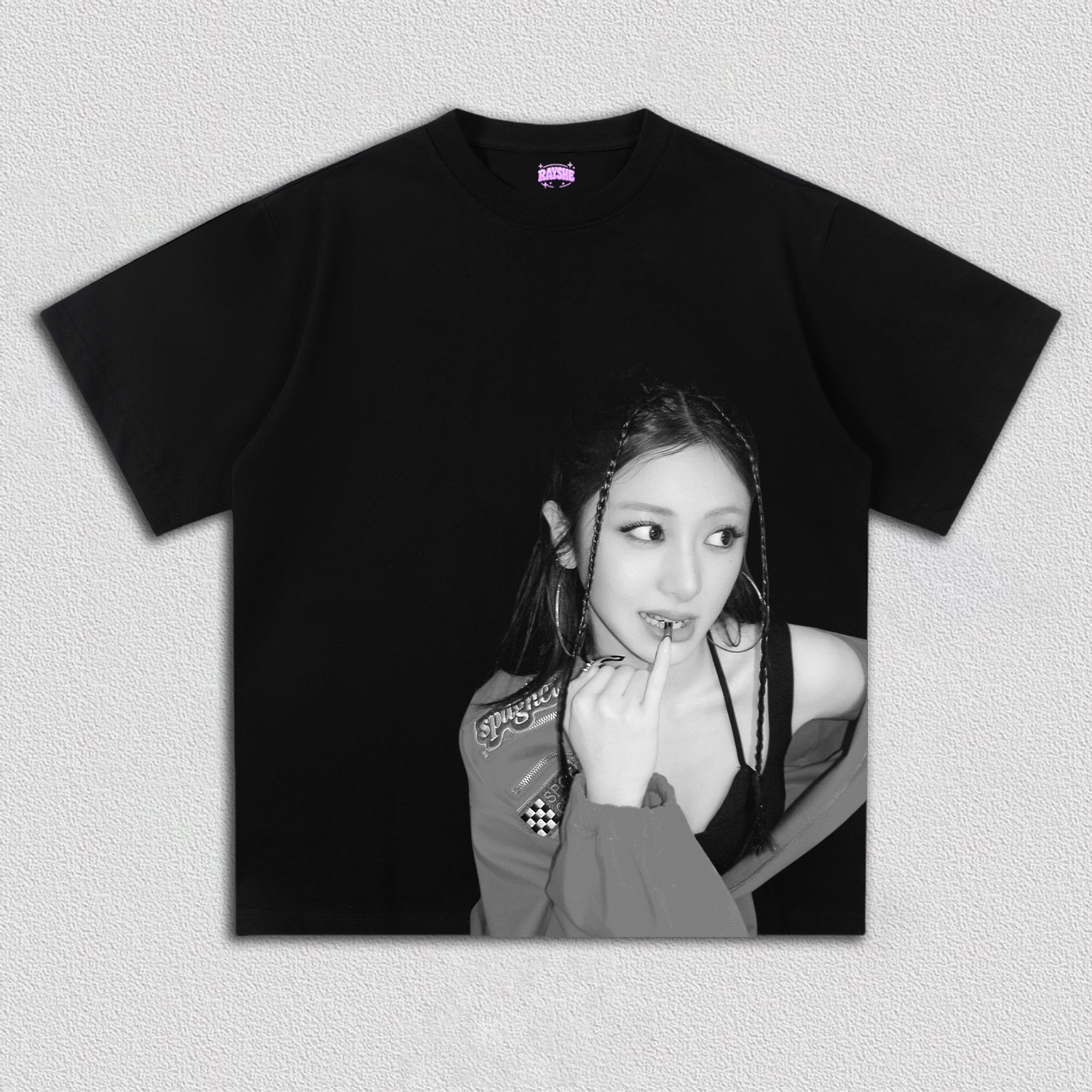 LE SSERAFIM yunjin TEE