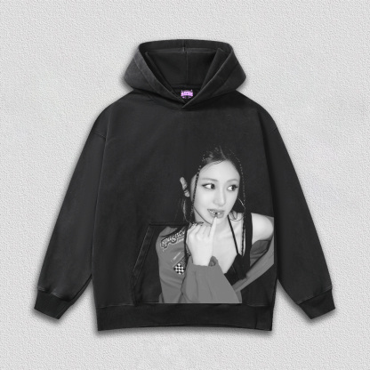 LE SSERAFIM yunjin TEE