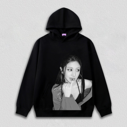 LE SSERAFIM yunjin TEE