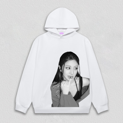 LE SSERAFIM yunjin TEE