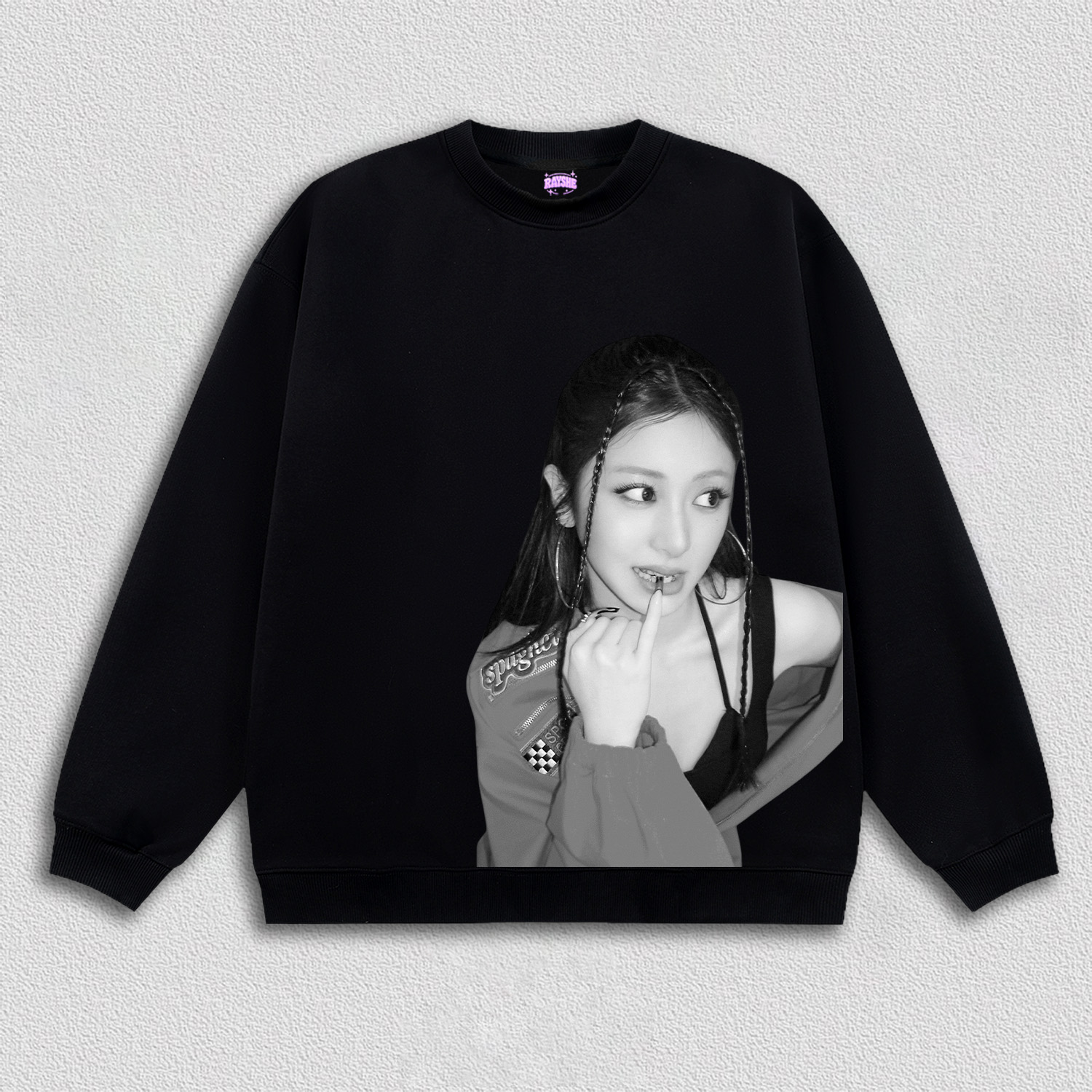 LE SSERAFIM yunjin TEE