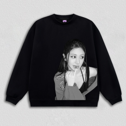 LE SSERAFIM yunjin TEE