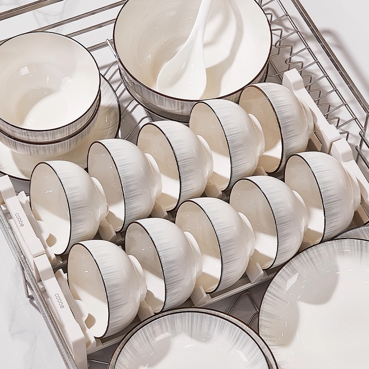 Japanischer Keramikteller mit Unterglasurmalerei