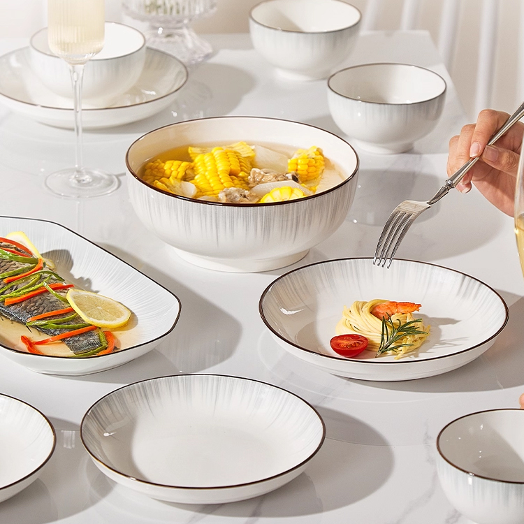 Japanischer Keramikteller mit Unterglasurmalerei