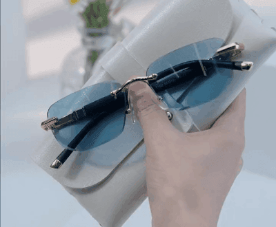 High-tech reading glasses with clear vision adjustment