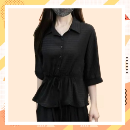 Blusa femenina ligera de manga cinco y cintura ajustada