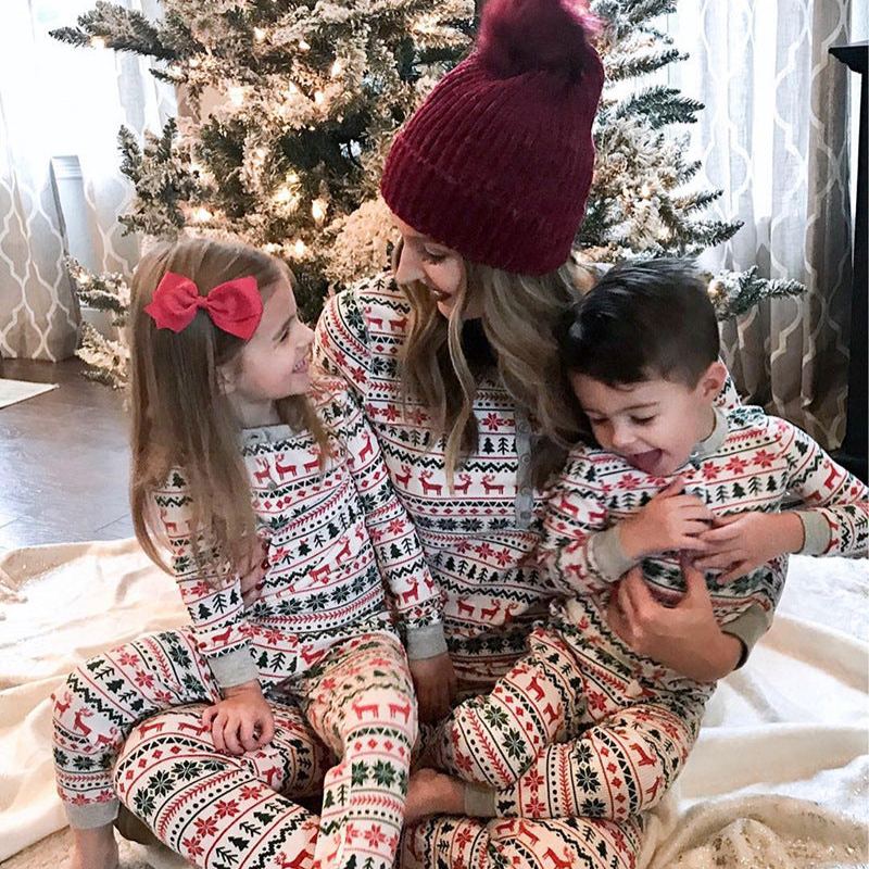 Christmas Snowflake And Elk Print Family Matching Pajamas Set