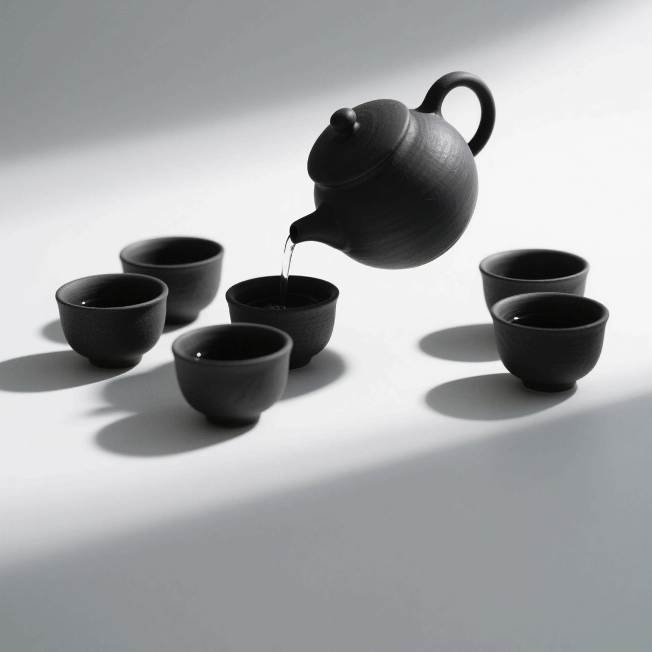 Teeservice aus Bone China (eine Kanne und 5 Tassen)