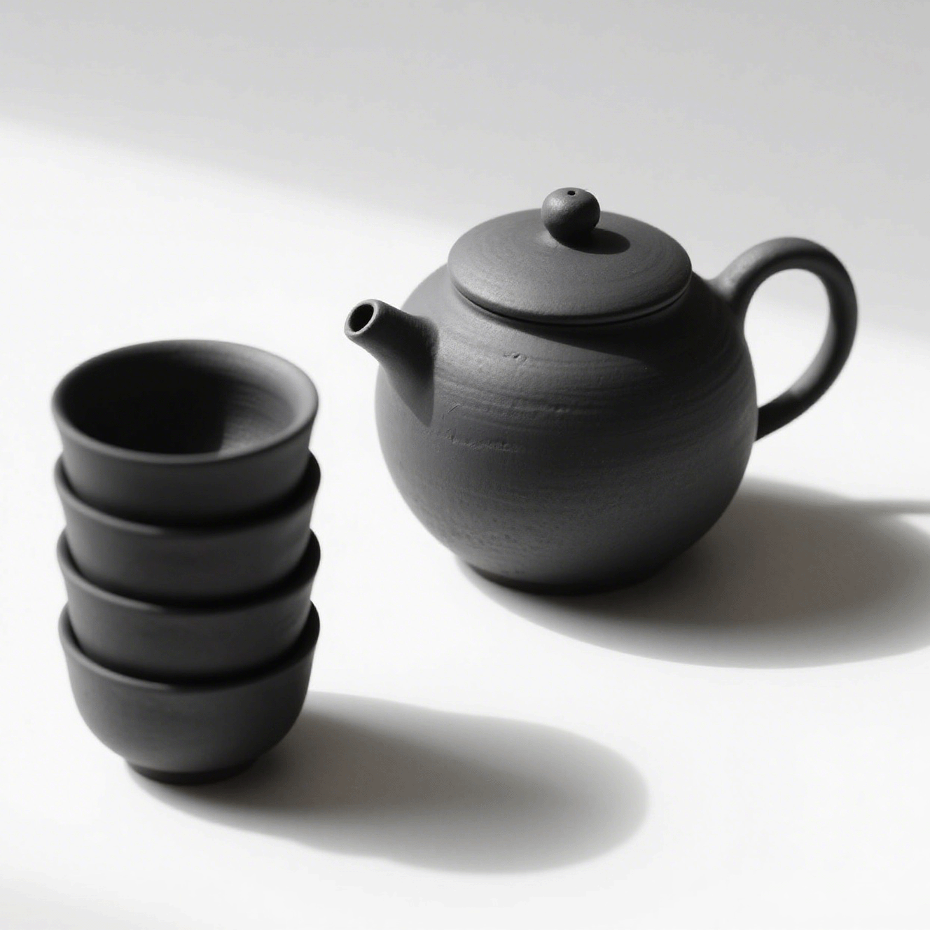 Teeservice aus Bone China (eine Kanne und 5 Tassen)