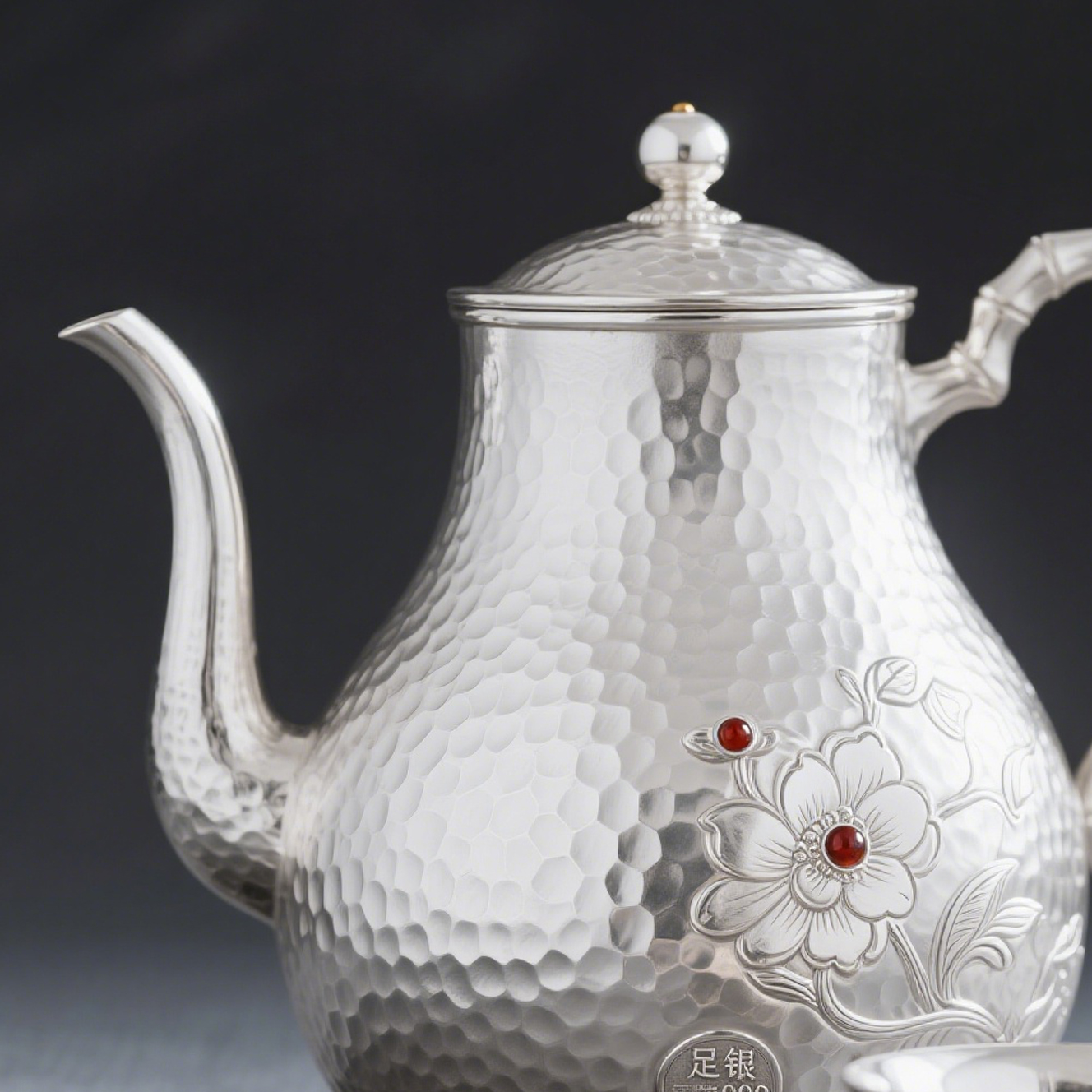 Kézzel készített 999-es tisztaságú ezüst teáskanna