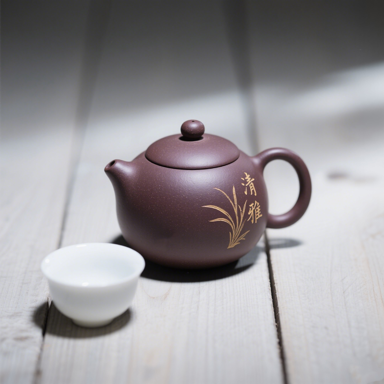 Egyedi készítésű zisha kanna és egy kerámia csésze szett