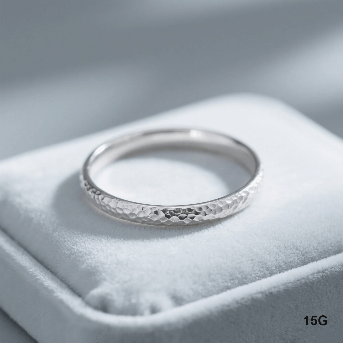 Művészi kialakítású ezüst karperec