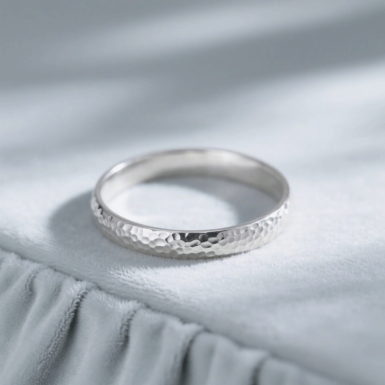 Művészi kialakítású ezüst karperec